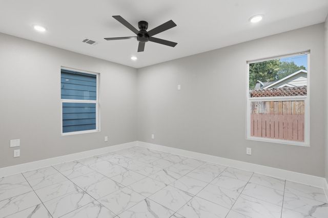 105 Opal Court, Houston, TX 77009