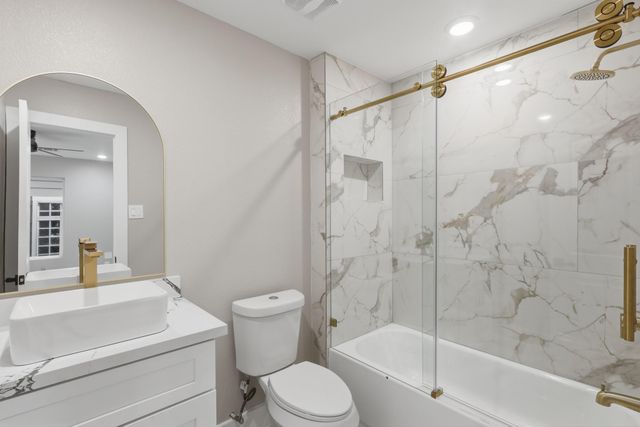 105 Opal Court, Houston, TX 77009