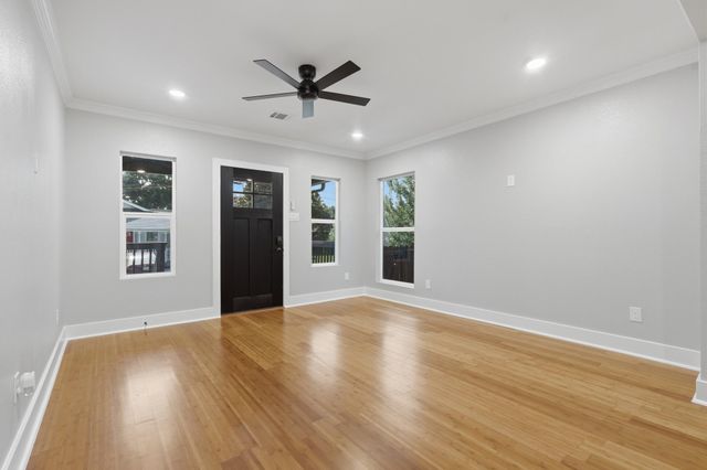 105 Opal Court, Houston, TX 77009