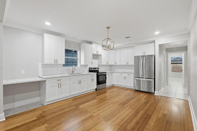 105 Opal Court, Houston, TX 77009