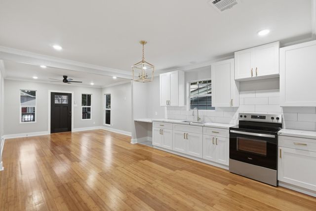 105 Opal Court, Houston, TX 77009