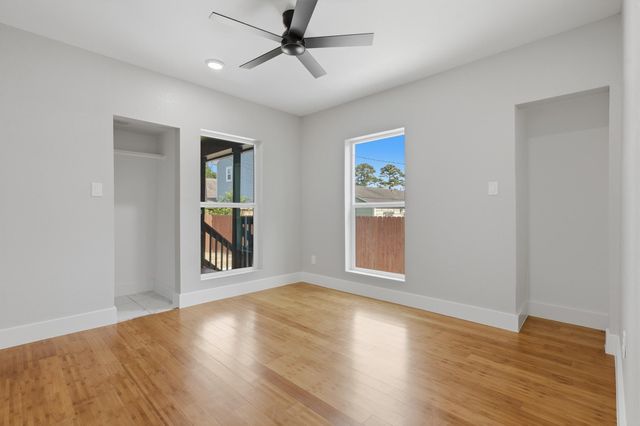 105 Opal Court, Houston, TX 77009
