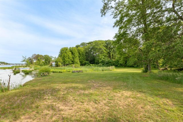 17097 Roosevelt Road, Ferrysburg City, MI 49456