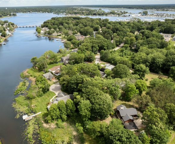 17097 Roosevelt Road, Ferrysburg City, MI 49456