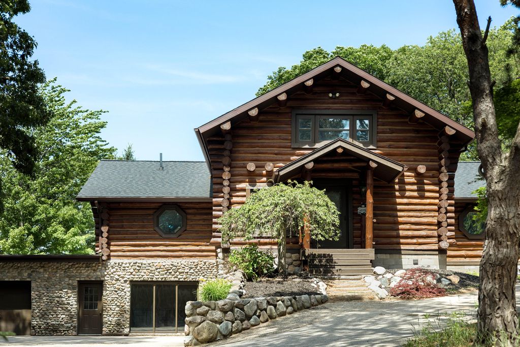 17097 Roosevelt Road, Ferrysburg City, MI 49456