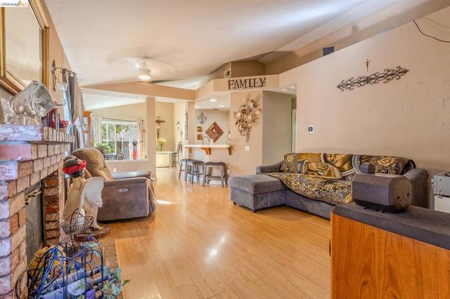930 Elk Run Ter, Brentwood, CA 94513