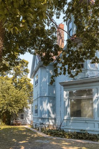 677 Sims Avenue, Saint Paul, MN 55106