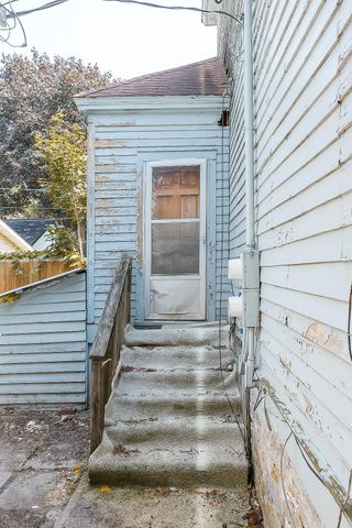 677 Sims Avenue, Saint Paul, MN 55106