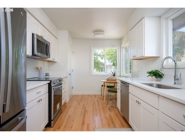 2630 12TH Ave, Forest Grove, OR 97116