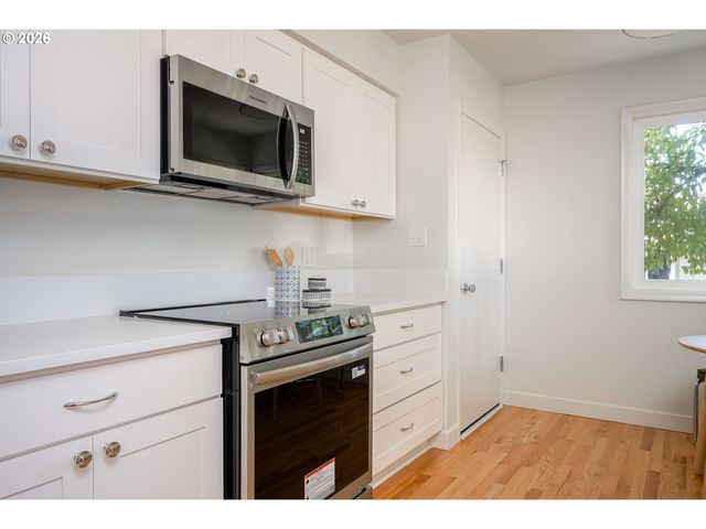 2630 12TH Ave, Forest Grove, OR 97116
