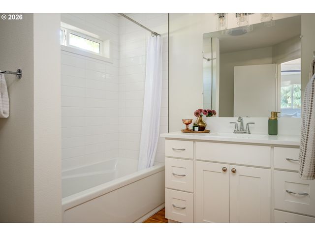 2630 12TH Ave, Forest Grove, OR 97116