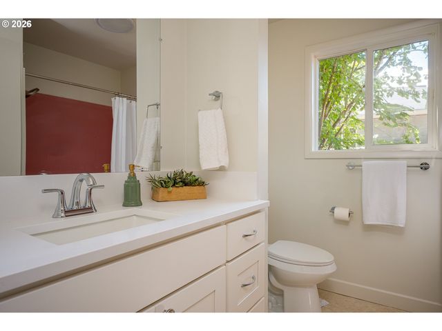 2630 12TH Ave, Forest Grove, OR 97116