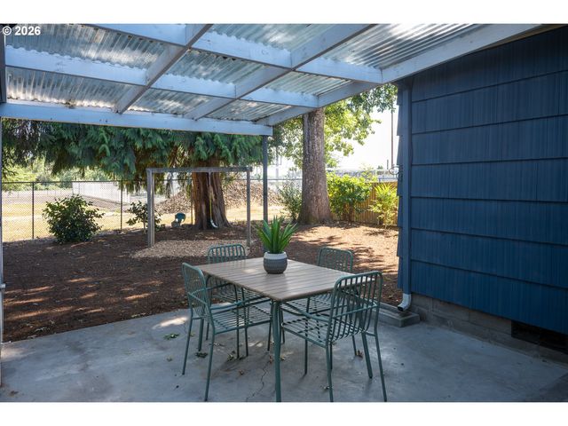 2630 12TH Ave, Forest Grove, OR 97116