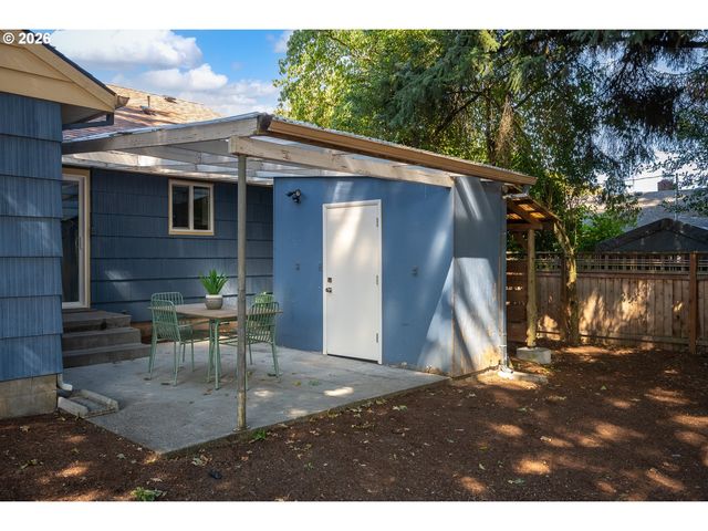 2630 12TH Ave, Forest Grove, OR 97116