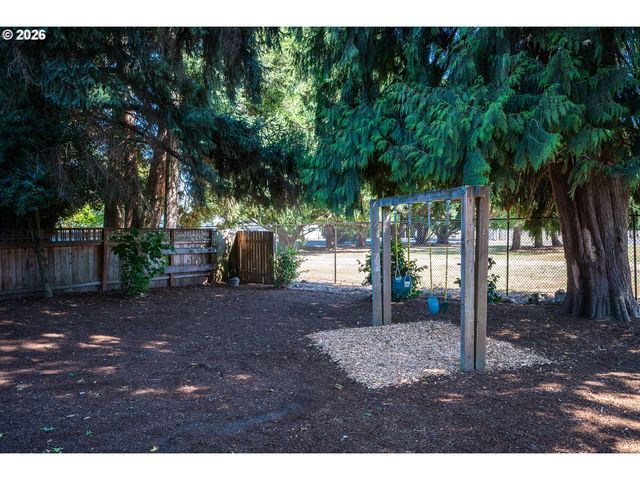 2630 12TH Ave, Forest Grove, OR 97116