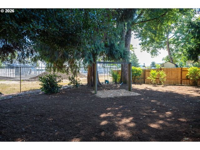 2630 12TH Ave, Forest Grove, OR 97116