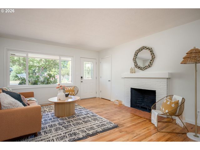 2630 12TH Ave, Forest Grove, OR 97116