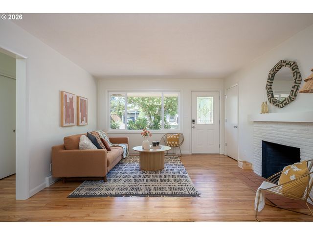 2630 12TH Ave, Forest Grove, OR 97116