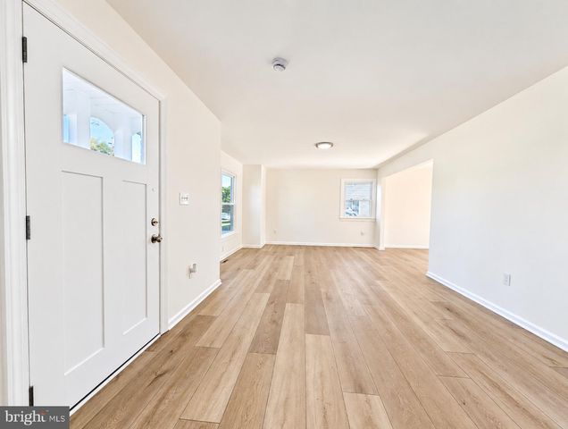 302 S CHESTER AVE, Delran, NJ 08075