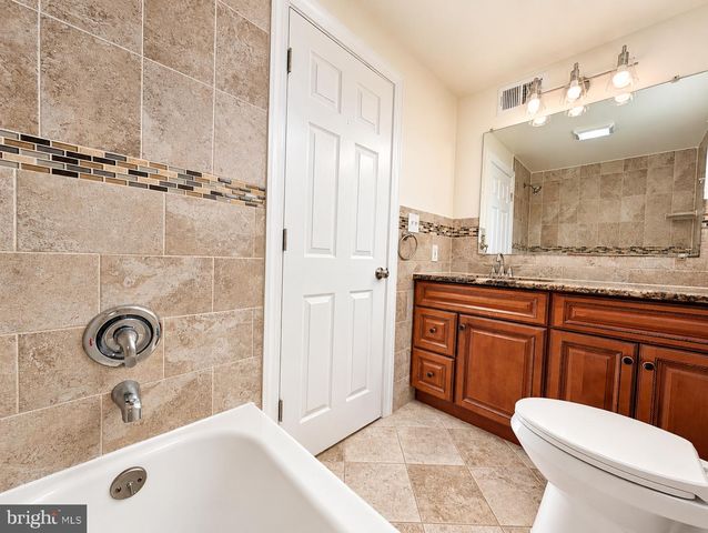 302 S CHESTER AVE, Delran, NJ 08075