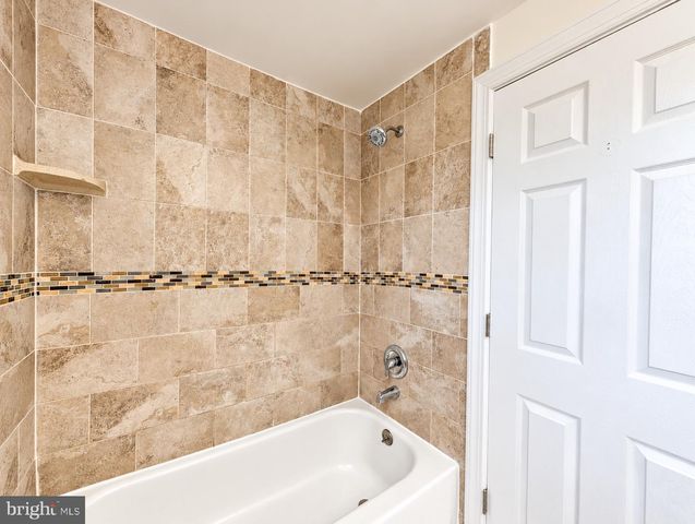 302 S CHESTER AVE, Delran, NJ 08075
