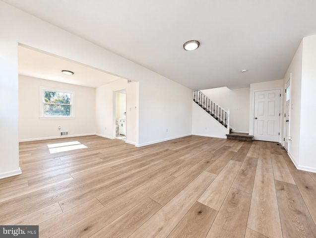 302 S CHESTER AVE, Delran, NJ 08075