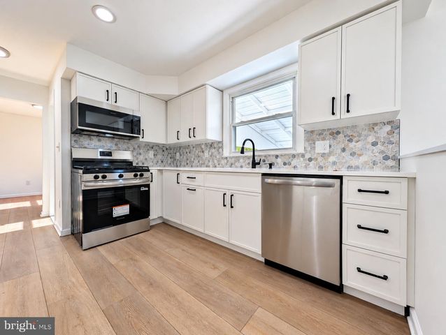 302 S CHESTER AVE, Delran, NJ 08075