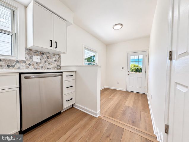 302 S CHESTER AVE, Delran, NJ 08075