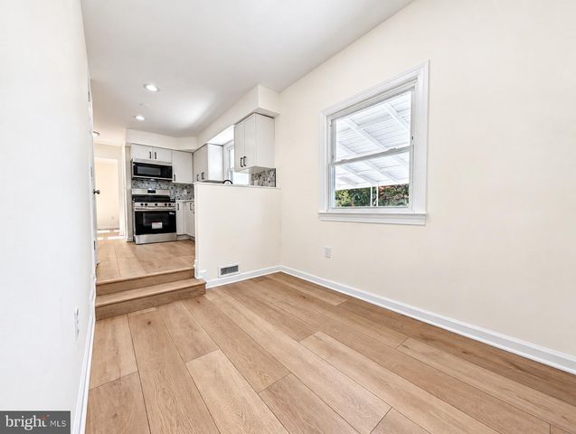 302 S CHESTER AVE, Delran, NJ 08075
