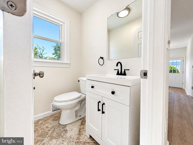 302 S CHESTER AVE, Delran, NJ 08075