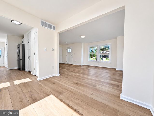 302 S CHESTER AVE, Delran, NJ 08075
