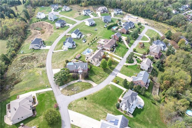 53 Ridgewood Dr, Cecil, PA 15057