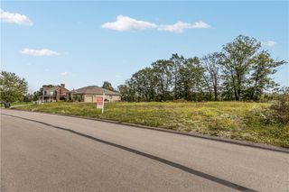 53 Ridgewood Dr, Cecil, PA 15057