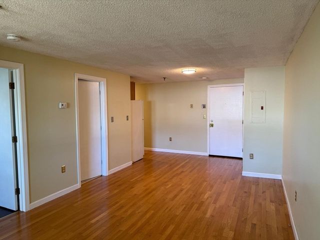35 Prospect St 215, Woburn, MA 01801