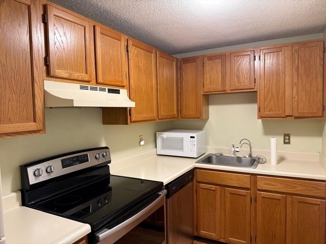 35 Prospect St 215, Woburn, MA 01801