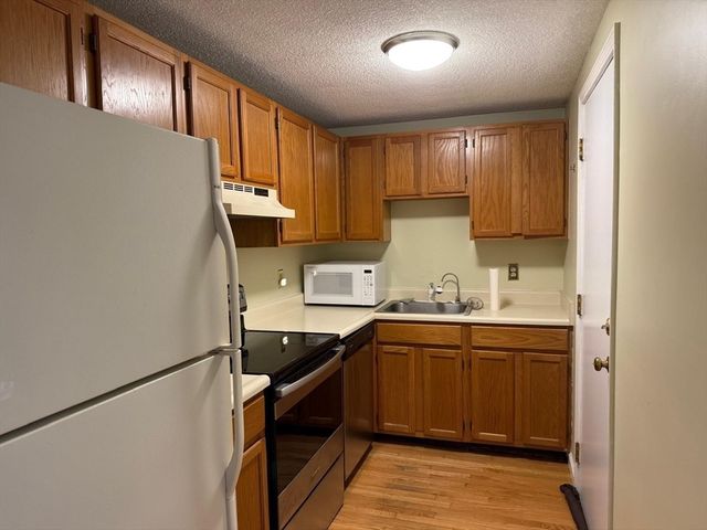 35 Prospect St 215, Woburn, MA 01801