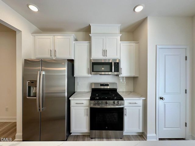 947 Kensley Grove Lane, Fuquay Varina, NC 27526