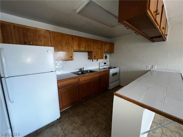 3720 Royal Crest st Street 14, Las Vegas, NV 89119