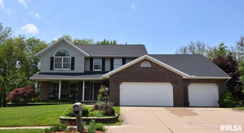 10703 N DANA Drive, Peoria, IL 61615