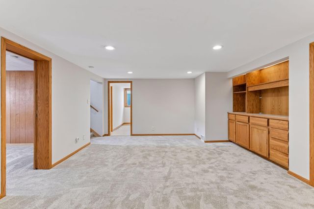 5521 Cumberland Road, Minneapolis, MN 55410