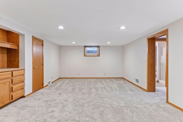 5521 Cumberland Road, Minneapolis, MN 55410