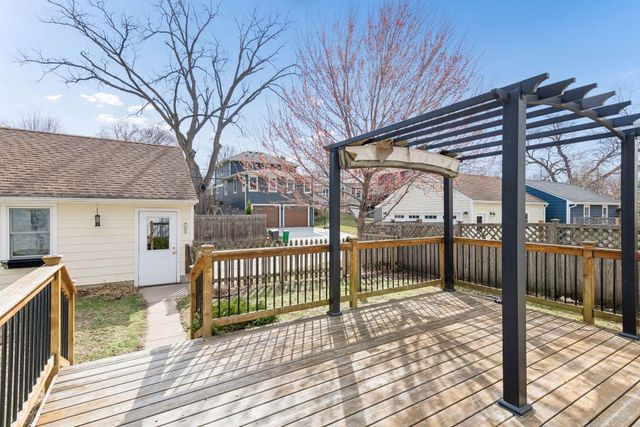 5521 Cumberland Road, Minneapolis, MN 55410