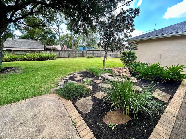 1806 Mcginnis Drive, Pearland, TX 77581