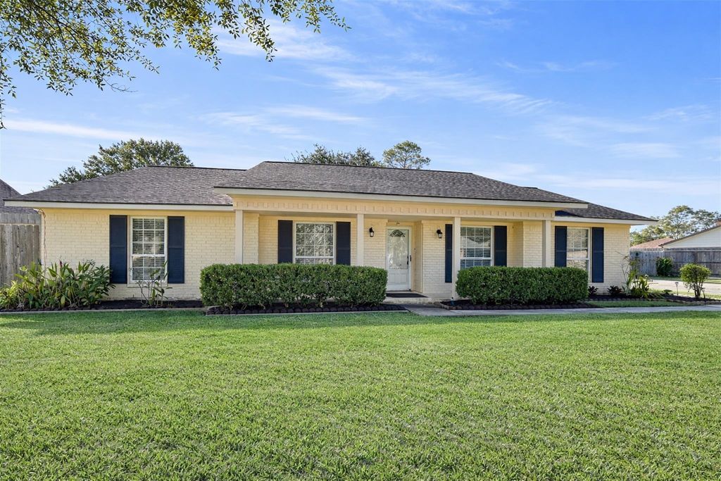 1806 Mcginnis Drive, Pearland, TX 77581