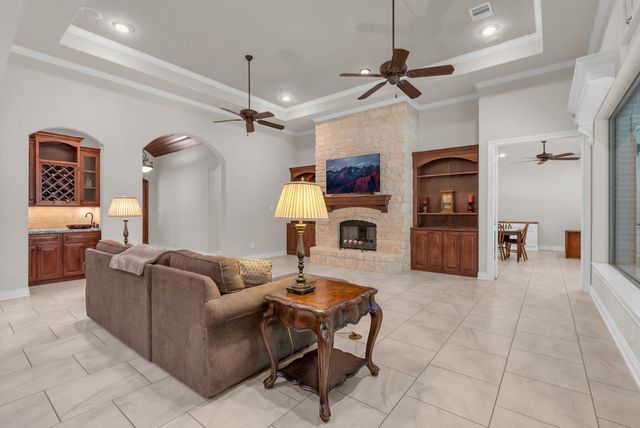 26123 E Crown Crossing Drive, Montgomery, TX 77316