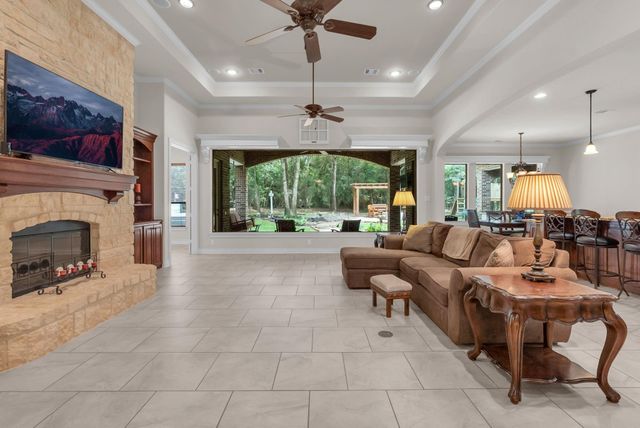 26123 E Crown Crossing Drive, Montgomery, TX 77316