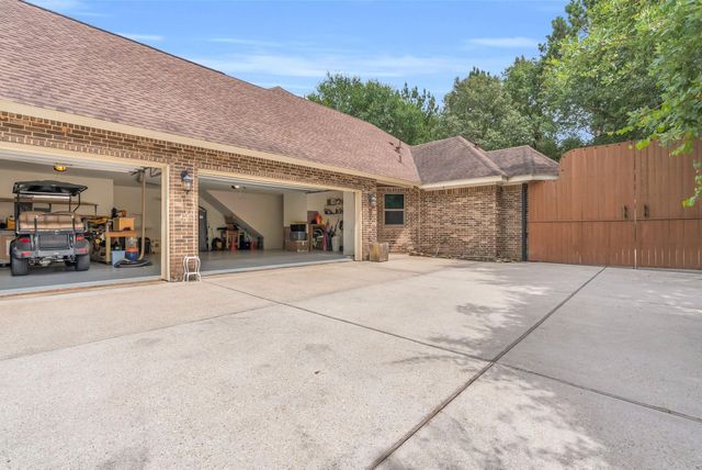 26123 E Crown Crossing Drive, Montgomery, TX 77316
