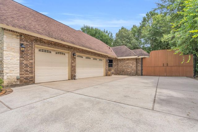26123 E Crown Crossing Drive, Montgomery, TX 77316