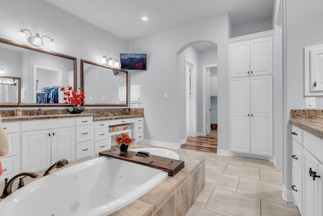 26123 E Crown Crossing Drive, Montgomery, TX 77316