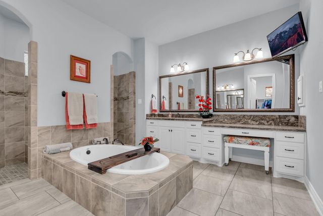 26123 E Crown Crossing Drive, Montgomery, TX 77316
